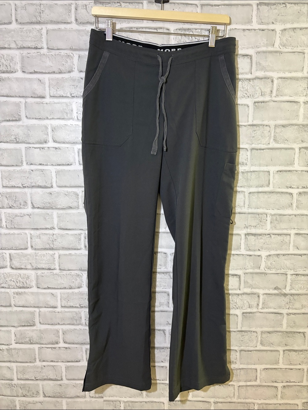 MOBB gray Elastic Waist scrub pants, small